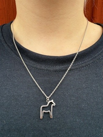 Halsband Dalahäst kontur silverfärgad